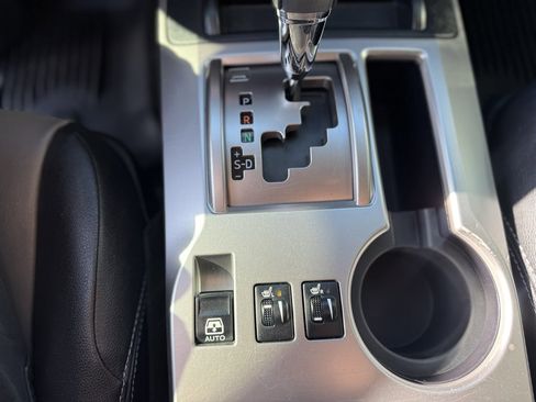 Used 2018 Toyota 4Runner SR5 Premium image 17