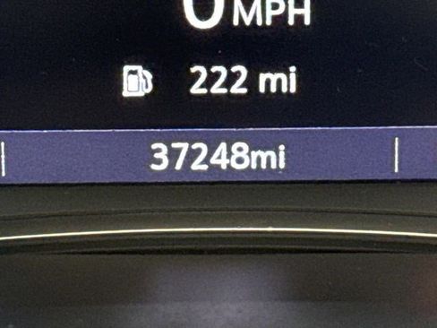 Used 2023 Chevrolet Traverse LT image 28