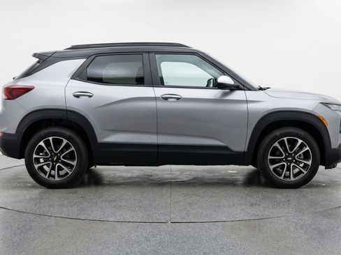 Used 2025 Chevrolet TrailBlazer LT image 11