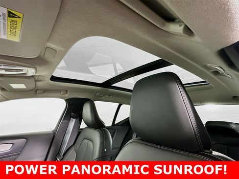 Used 2025 Volvo XC40 B5 Core image 11