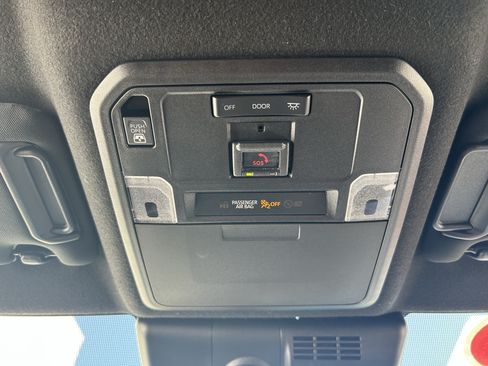 Used 2025 Toyota 4Runner SR5 AWD/4WD image 33