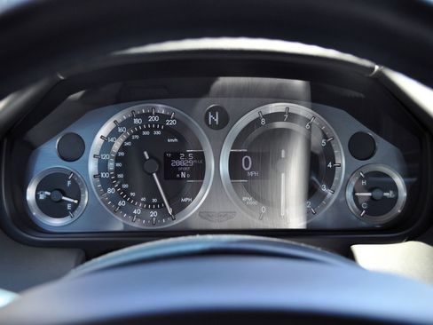 Used 2009 Aston Martin V8 Vantage Coupe image 27