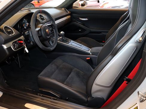 Used 2020 Porsche 718 Cayman GT4 image 4