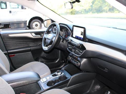 Used 2021 Ford Escape SE w/ Cold Weather Package image 31