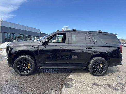 Used 2023 GMC Yukon SLT AWD/4WD image 3