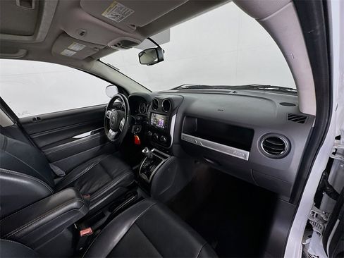 Used 2017 Jeep Compass High Altitude image 24