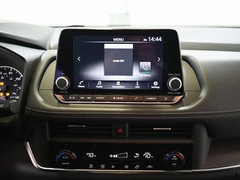 Used 2024 Nissan Rogue SV image 5