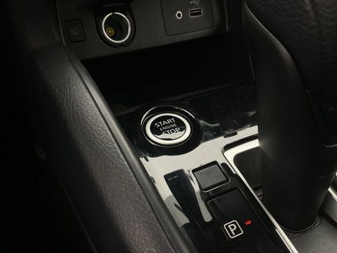 Used 2025 Nissan Versa SV FWD image 23