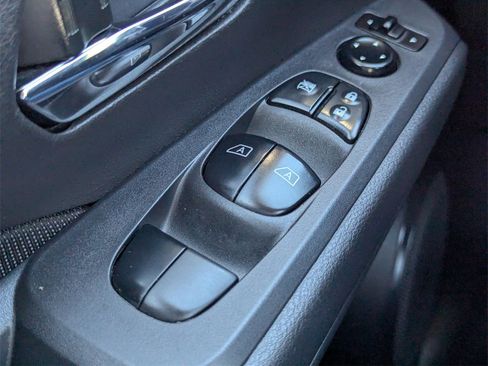 Used 2023 Nissan Kicks SV image 15