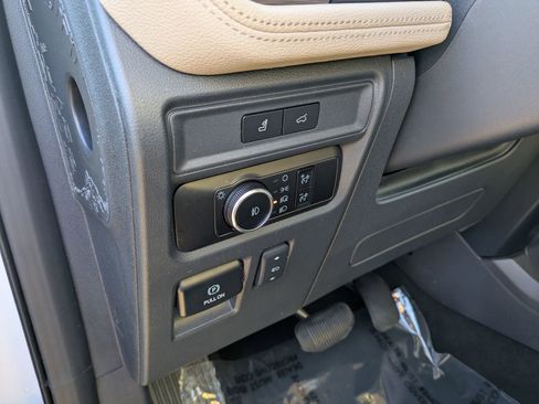 Used 2024 Ford Expedition Limited image 15