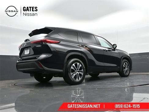Used 2022 Toyota Highlander XLE image 34