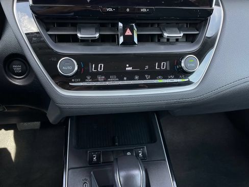 Used 2026 Toyota Corolla Cross XLE FWD image 17