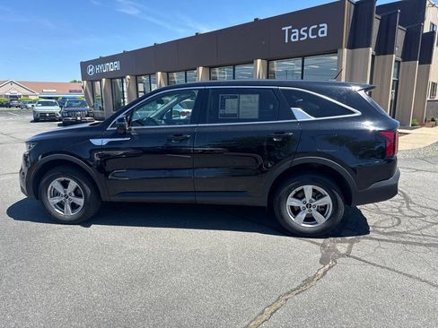 Used 2023 Kia Sorento LX AWD/4WD image 8