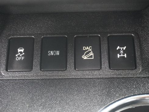 Used 2017 Toyota Highlander XLE AWD/4WD image 22