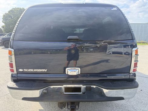 Used 2006 Chevrolet Suburban LS w/ Smart Select Package RWD image 9