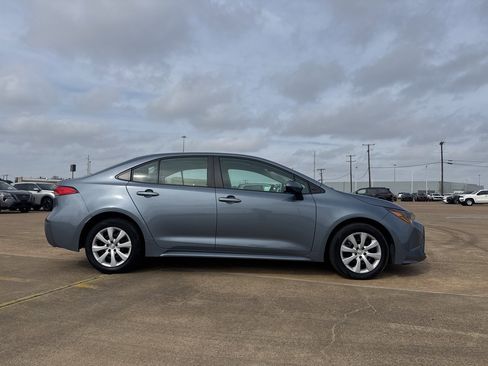 Used 2024 Toyota Corolla LE image 31