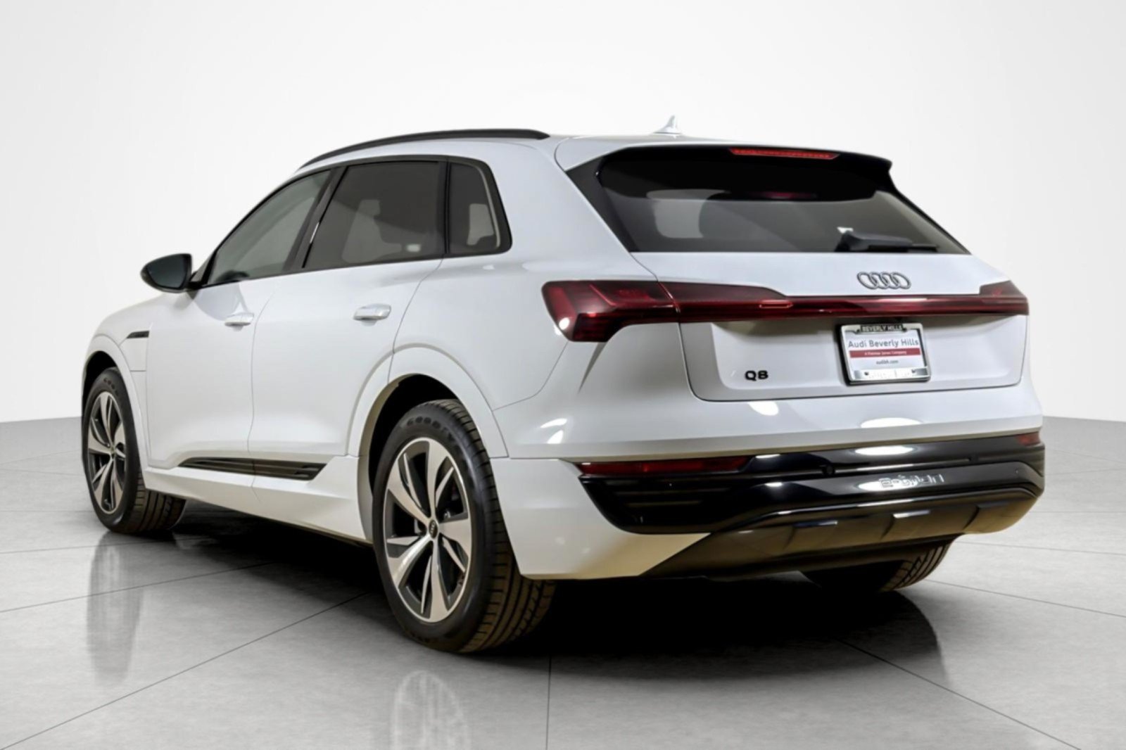 Used 2024 Audi Q8 e-tron Premium AWD/4WD image 3