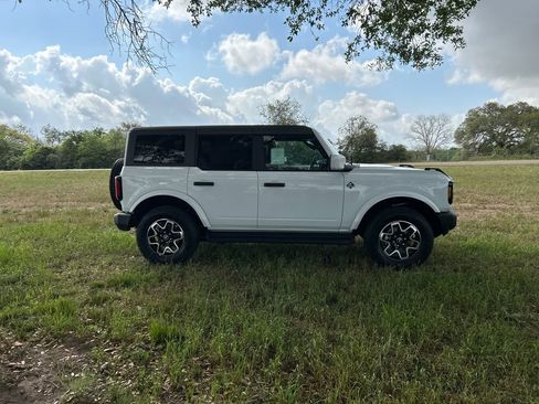 New 2026 Ford Bronco Outer Banks AWD/4WD image 11