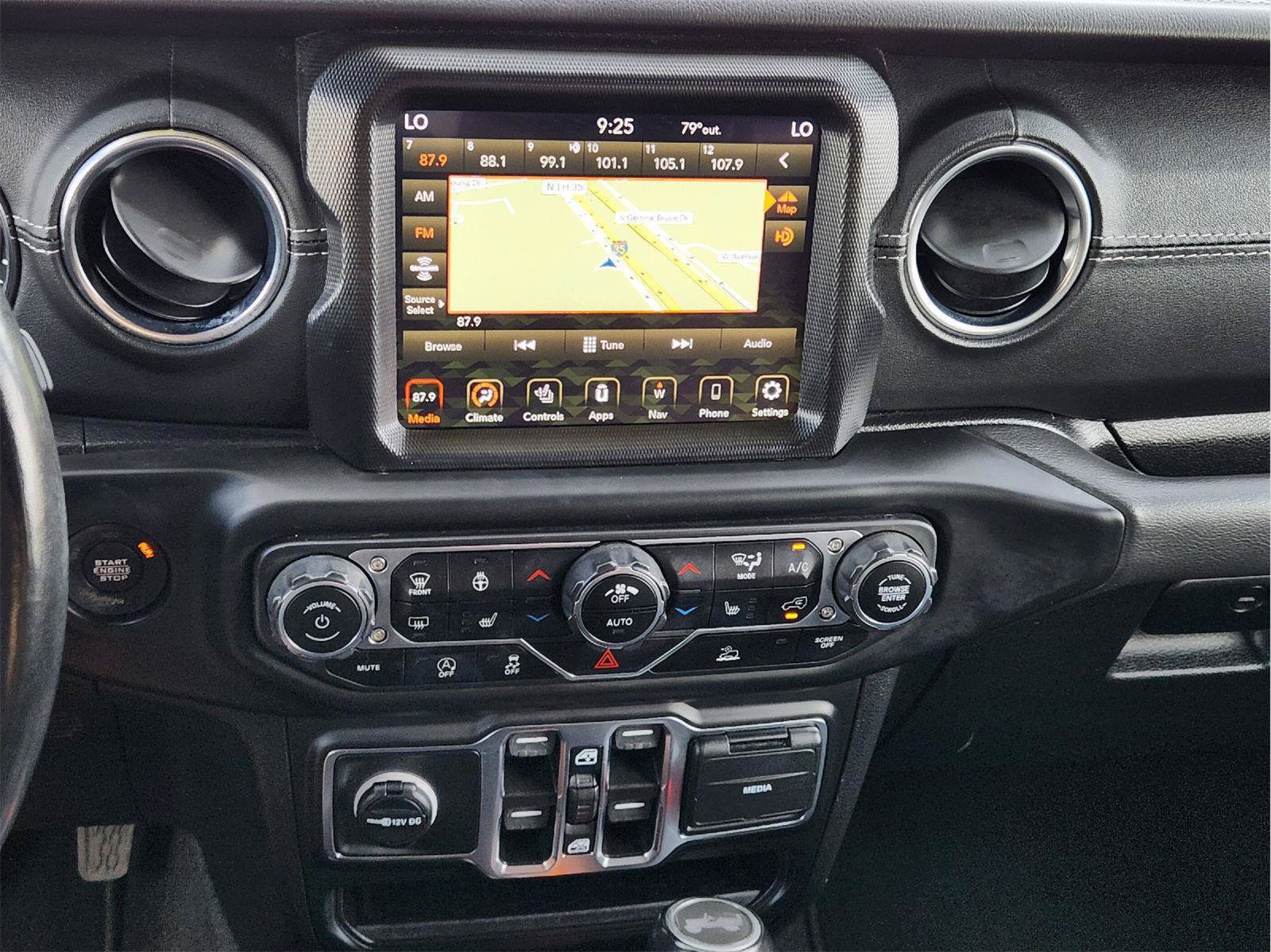 Used 2021 Jeep Wrangler Unlimited Sahara AWD/4WD image 19