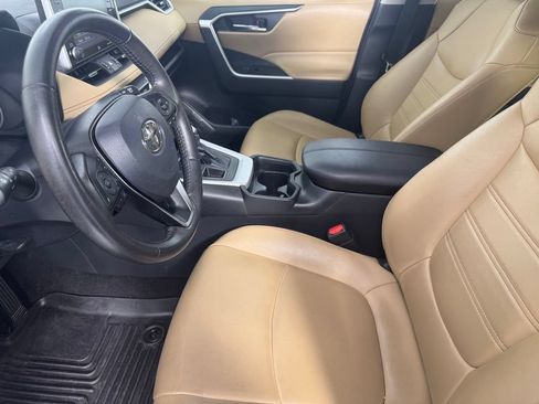 Used 2021 Toyota RAV4 XLE Premium AWD/4WD image 13