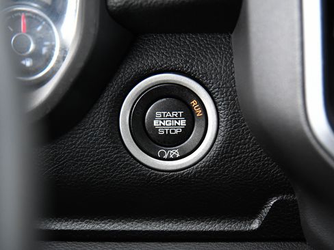 Used 2024 RAM 2500 Big Horn w/ Night Edition AWD/4WD image 33