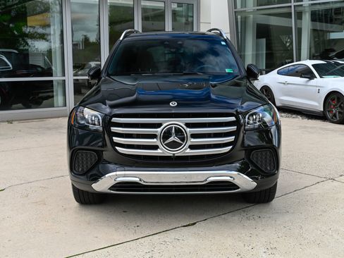 Used 2025 Mercedes-Benz GLS 450 4MATIC image 2