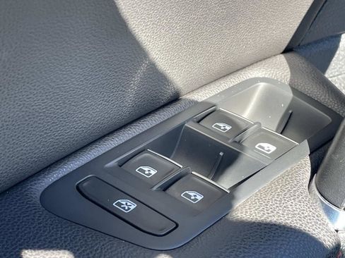 Used 2017 Volkswagen GTI SE image 14