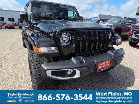 Used 2023 Jeep Gladiator Sport AWD/4WD image 13