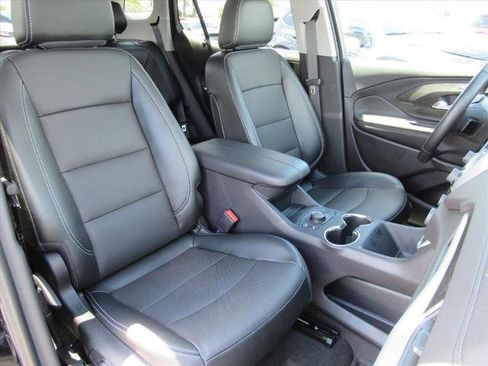Used 2024 GMC Terrain SLT w/ Infotainment Package II AWD/4WD image 9