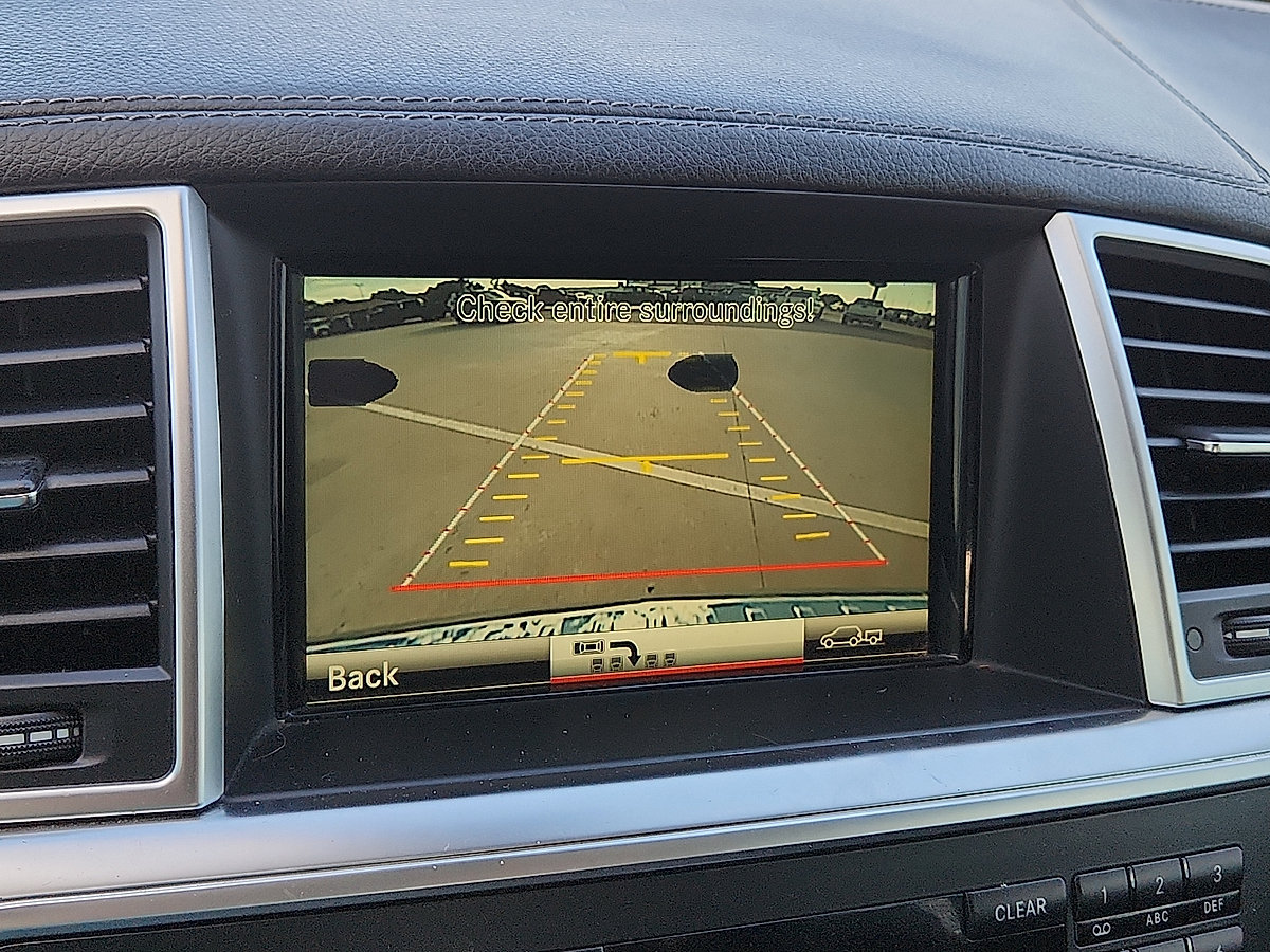 Used 2015 Mercedes-Benz GL 450 4MATIC w/ Lane Tracking Package image 9