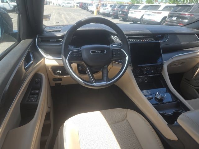 Used 2024 Jeep Grand Cherokee Limited w/ Luxury Tech Group II AWD/4WD image 27