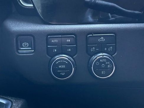 Used 2024 Chevrolet Silverado 1500 LT Trail Boss w/ Convenience Package II AWD/4WD image 17