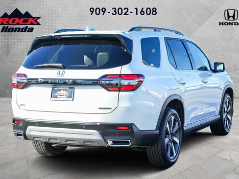Certified 2025 Honda Pilot Touring image 6