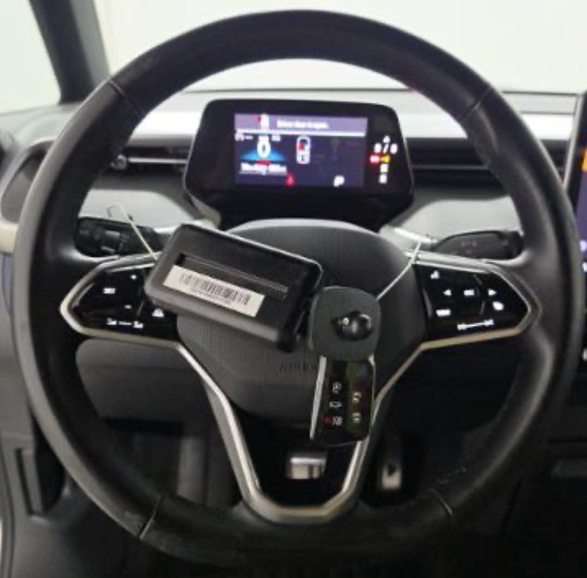 Used 2025 Volkswagen ID. Buzz Pro S RWD image 14