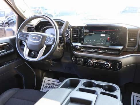 Used 2024 GMC Sierra 2500 SLE image 13