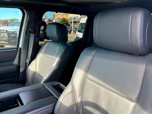 Used 2022 Toyota Tundra Platinum image 17