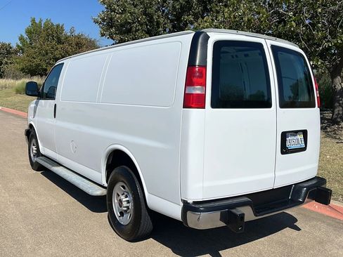 Used 2019 GMC Savana 2500 w/ Driver Convenience Package image 3