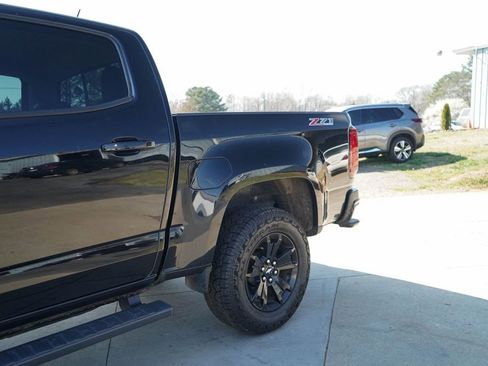 Used 2019 Chevrolet Colorado Z71 w/ Z71 Midnight Edition image 16