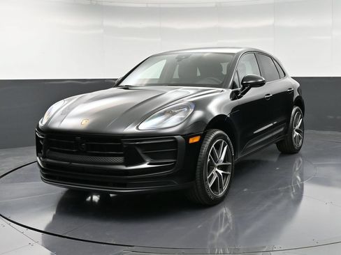 Certified 2026 Porsche Macan AWD/4WD image 6