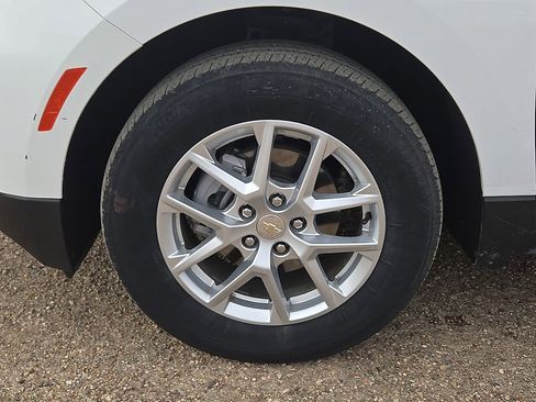 Used 2024 Chevrolet Equinox LS image 11