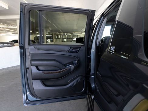 Used 2019 Chevrolet Suburban LT w/ Luxury Package AWD/4WD image 17