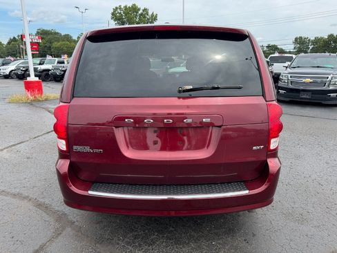 Used 2017 Dodge Grand Caravan SXT w/ Quick Order Package 29G SXT FWD image 4