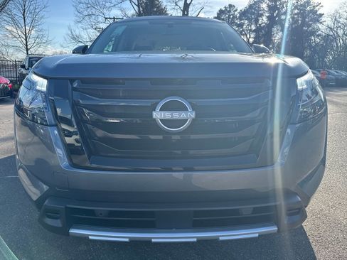 Used 2025 Nissan Pathfinder Platinum w/ Black Appearance Package image 36