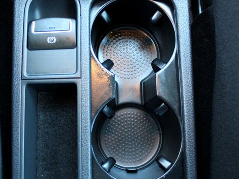 Used 2014 Volkswagen Tiguan S image 25