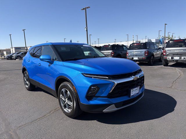 Used 2025 Chevrolet Blazer LT AWD/4WD image 3