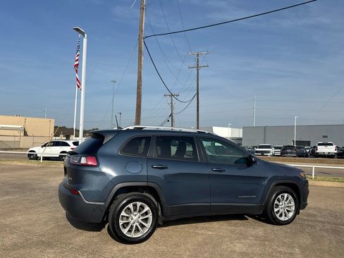 Used 2020 Jeep Cherokee Latitude FWD image 24