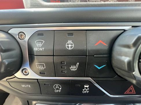 Used 2022 Jeep Wrangler Unlimited Rubicon w/ Cold Weather Group AWD/4WD image 28