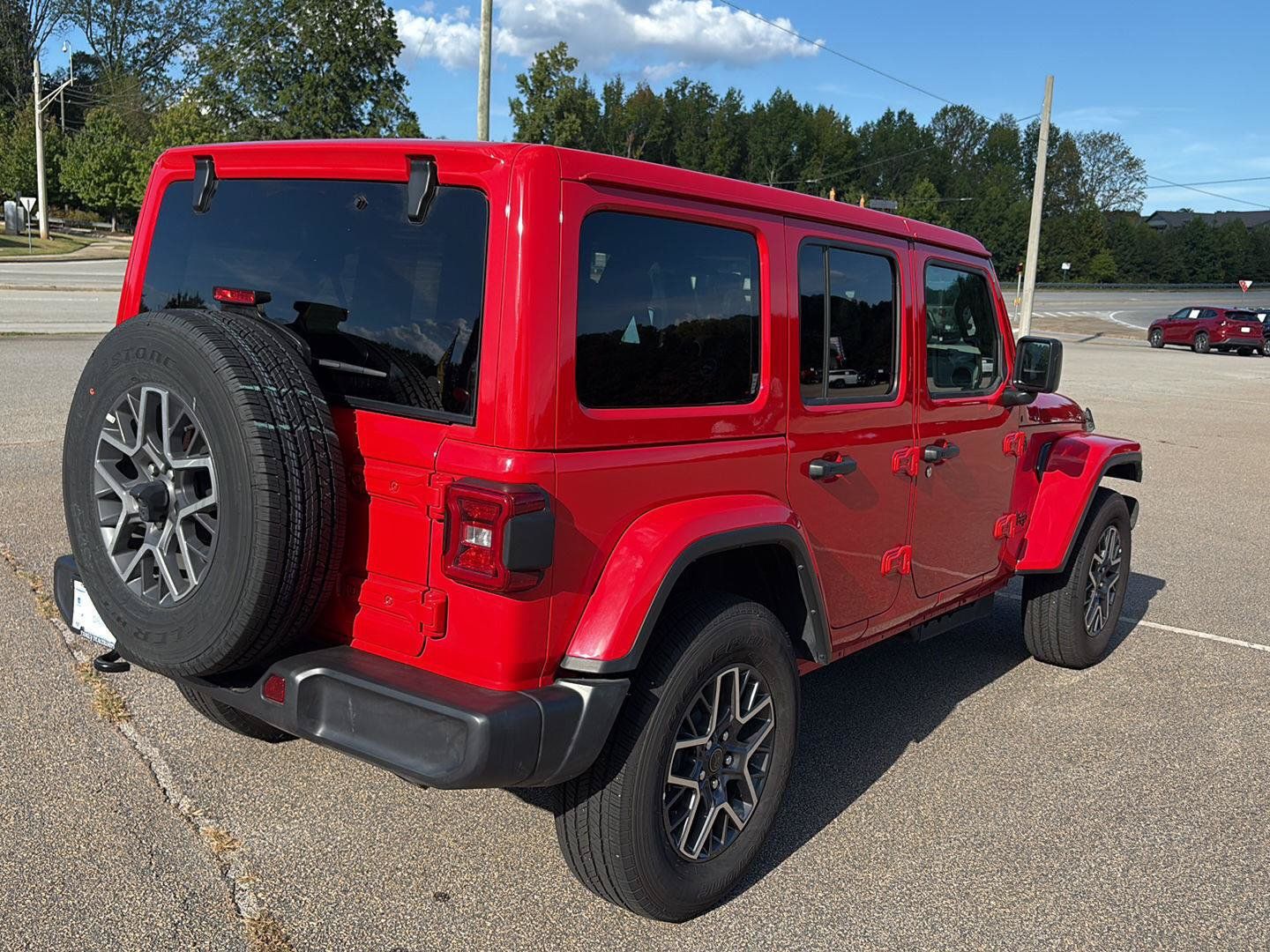 Used 2026 Jeep Wrangler Unlimited Sahara AWD/4WD image 3