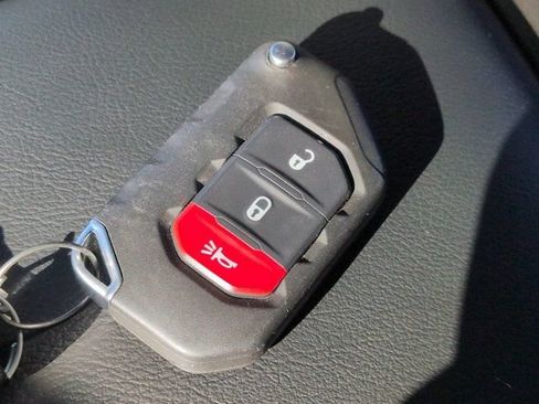Used 2025 Jeep Wrangler Sport AWD/4WD image 25