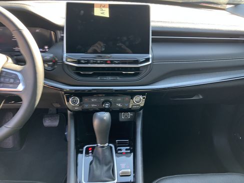 Used 2024 Jeep Compass Limited w/ High Altitude Package image 12